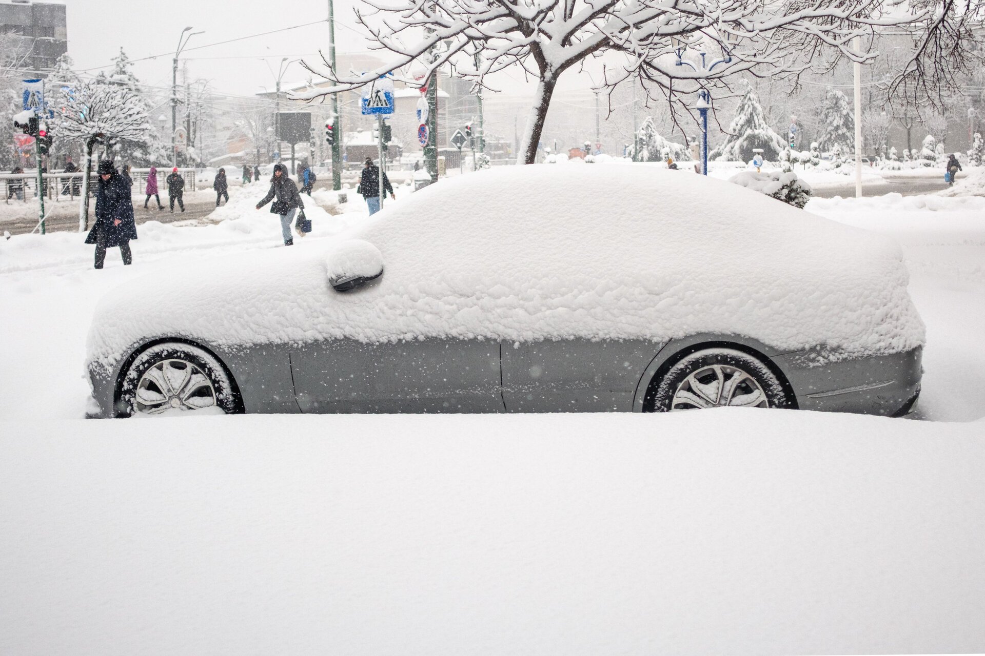 Bucureștiul, de câteva zile deja sub asediul ninsorilor abundente, continuă să fie o zonă afectată de condiții meteo severe
