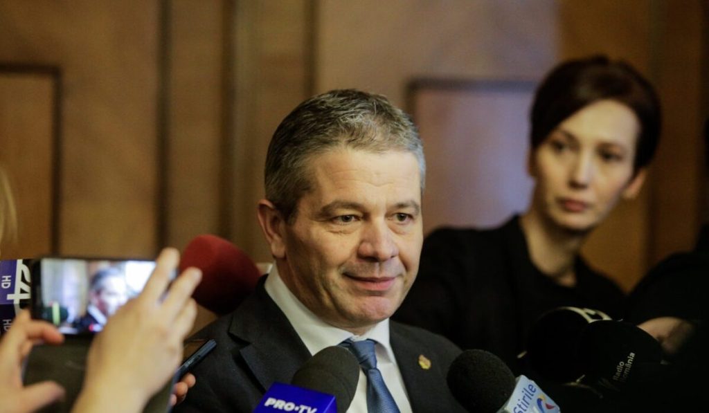 Fostul ministru al Sănătății Florian Bodog, achitat în dosarul de corupție Florian Bodog, fostul ministru al Sănătății, a scăpat de acuzațiile penale care i-au fost aduse în dosarul de corupție, fiind achitat luni de Tribunalul București