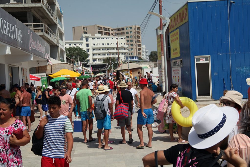 Hotelurile de pe litoralul românesc s-ar putea pregăti pentru startul sezonului estival cu mult înainte de data tradițională, conform anunțurilor făcute recent de oficialii din turism
