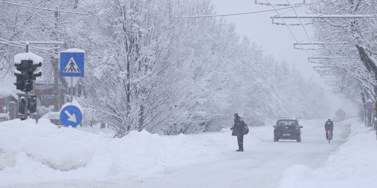 INSTANT_ZAPADA_BUCURESTI_00_INQUAM_Photos_Octav_Ganea.jpg - JurnalUrban