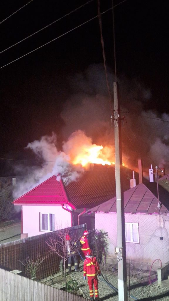 FOTO! Femeie găsită carbonizată, în urma unui incendiu la Popești