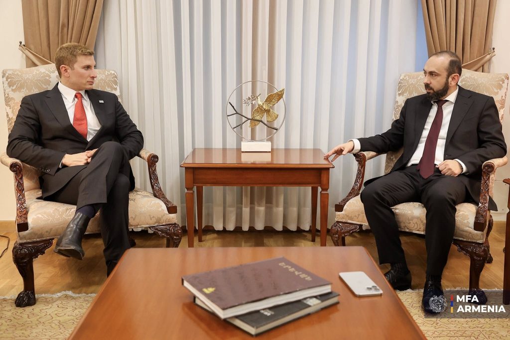 O nouă etapă în parteneriatul Armenia-SUA YEREVAN — Ministrul de Externe al Armeniei, Ararat Mirzoyan, a avut recent o întâlnire cu Jacob Helberg, subsecretar de stat al Statelor Unite pentru probleme economice