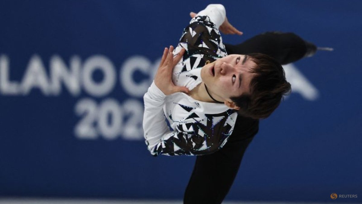 Figure Skating-Kagiyama keeps gold in sight after trailing Malinin in short programme