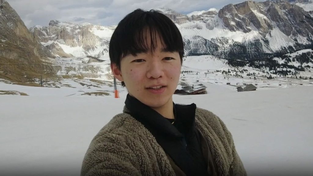 Yuma Kagiyama: O vizită inspirațională în inima artei italiene Patinatorul japonez Yuma Kagiyama, medaliat olimpic la Beijing, a petrecut recent câteva săptămâni în Italia, în căutarea inspirației pentru a-și îmbunătăți stilul artistic