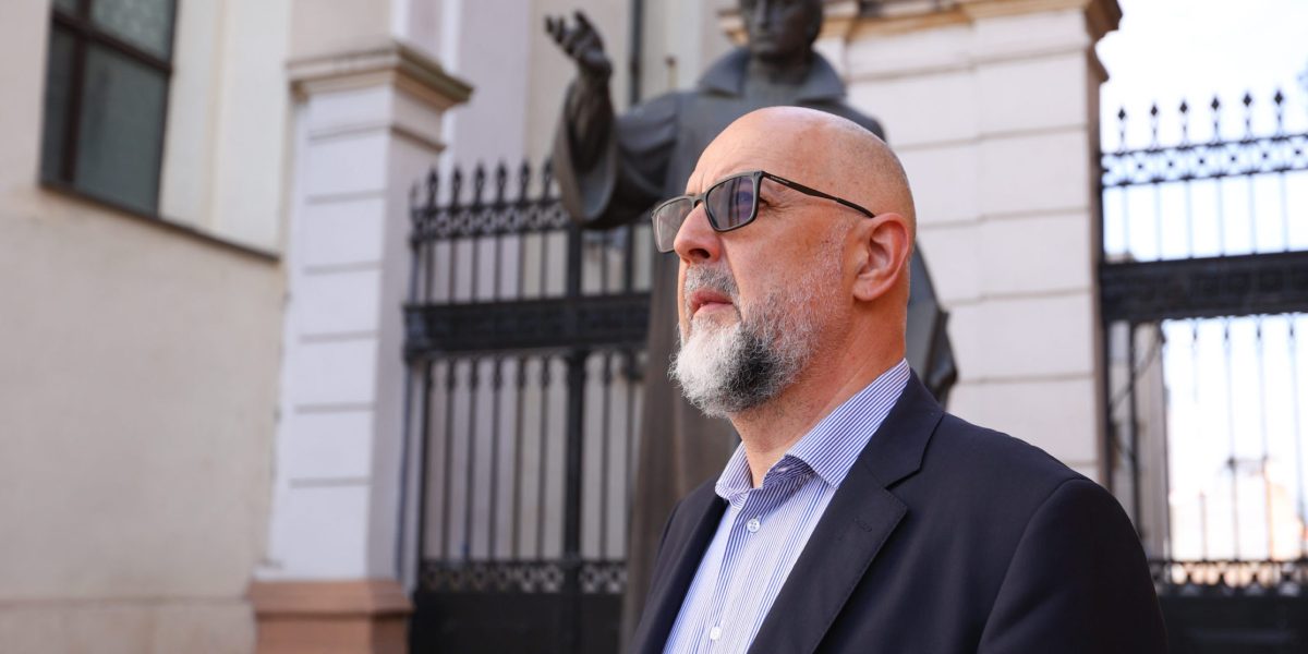 Kelemen-Hunor-bun-scaled-e1768286475843.jpg - JurnalUrban