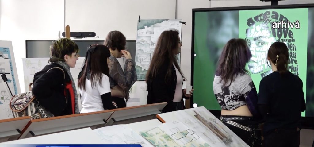 Liceul de Artă din Deva va beneficia începând cu anul școlar 2026-2027 de o clasă suplimentară pe filiera învățământului vocațional, după ce contestarea proiectului de reducere a locurilor a stârnit vii reacții din partea părinților și comunității locale