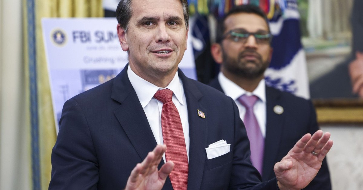 Departamentul Justiției din SUA nu va aduce noi acuzații în cazul Epstein Departamentul american al Justiției a anunțat că nu există intenția de a deschide noi proceduri legale în cazul controversat al infractorului sexual Jeffrey Epstein, în ciuda publicării a milioane de documente care continuă să afecteze imaginea mai multor personalități din SUA și din alte țări