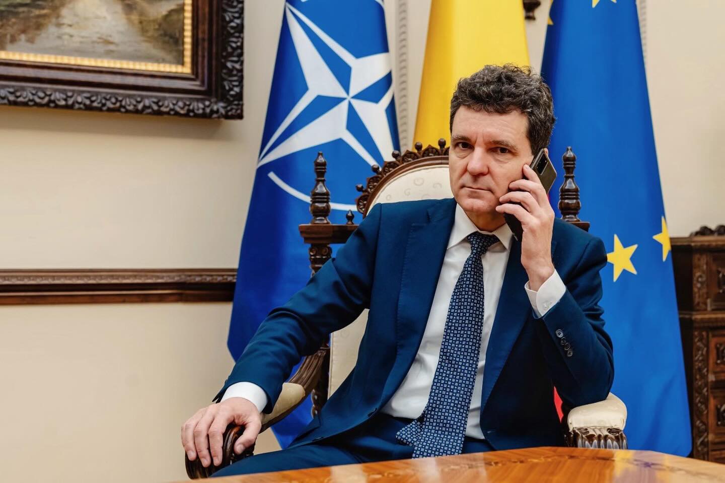 România pledează pentru o tranziție energetică mai lungă, asigurând astfel stabilitatea economică și sustenabilitatea eforturilor de reducere a emisiilor de carbon În contextul discuțiilor europene despre păstrarea unui echilibru între ambițiile de mediu și nevoia de dezvoltare economică, România își exprimă poziția fermă: o tranziție mai lungă pentru aplicarea politicilor legate de energia verde este esențială pentru a evita impacturi negative asupra economiei naționale