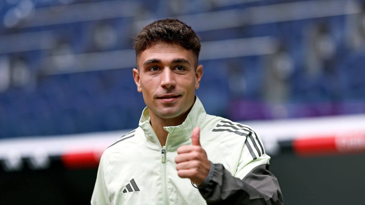 Debut promițător pentru David Jiménez pe Mestalla David Jiménez, tânărul fundaș dreapta al Real Madrid, va fi titular în partida de astăzi împotriva Valenciei, un moment istoric pentru cariera sa