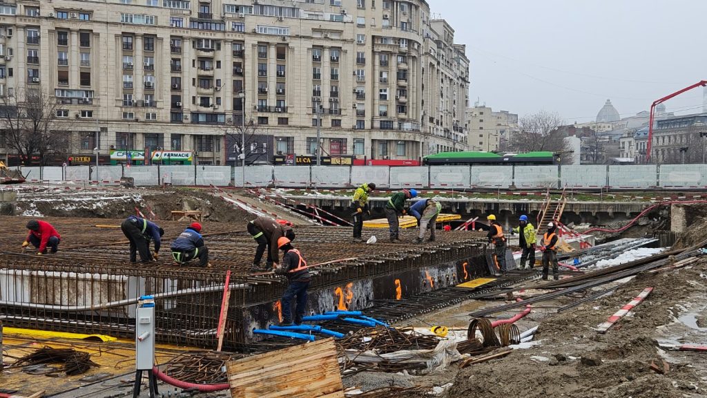 Progres semnificativ în lucrările de la Planșeul Unirii, dar finanțarea rămâne o provocare Lucrările de reabilitare a Planșeului Unirii, unul dintre cele mai importante și așteptate proiecte de infrastructură din centrul municipiului, au înregistrat o evoluție considerabilă în ultimele luni, însă anumite obstacole financiare și logistice pot influența termenul de finalizare