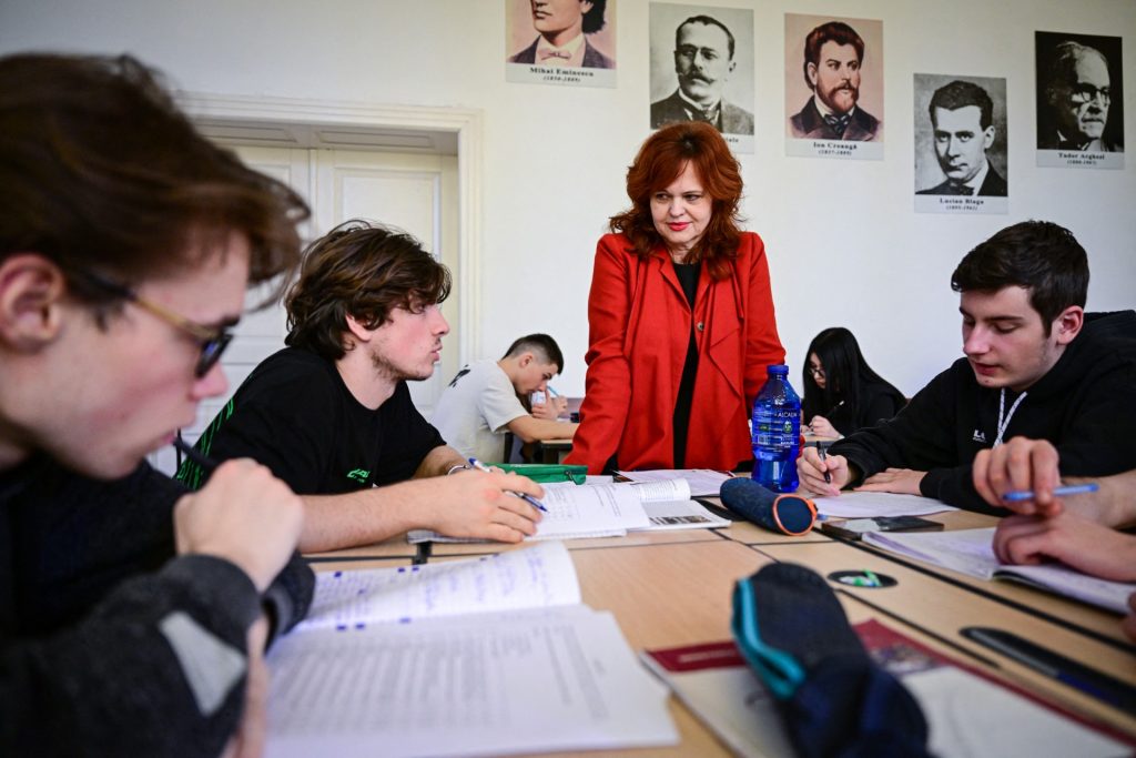 Inspectoratele afișează astăzi posturile vacante și cadrele aflate în reducere de activitate