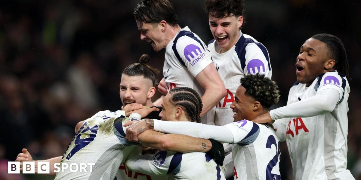 Premier League: Tottenham draw with Manchester City after dramatic win for Manchester United
