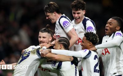 Premier League: Tottenham draw with Manchester City after dramatic win for Manchester United