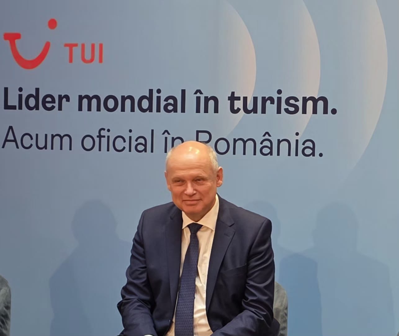 Într-o întrevedere recentă la Palatul Victoria, prim-ministrul Ilie Bolojan a discutat cu Sebastian Ebel, CEO al TUI Group, strategia de dezvoltare a acestui operator turistic integral, unul dintre cei mai mari la nivel internaţional, în contextul lansării oficiale pe piaţa din România