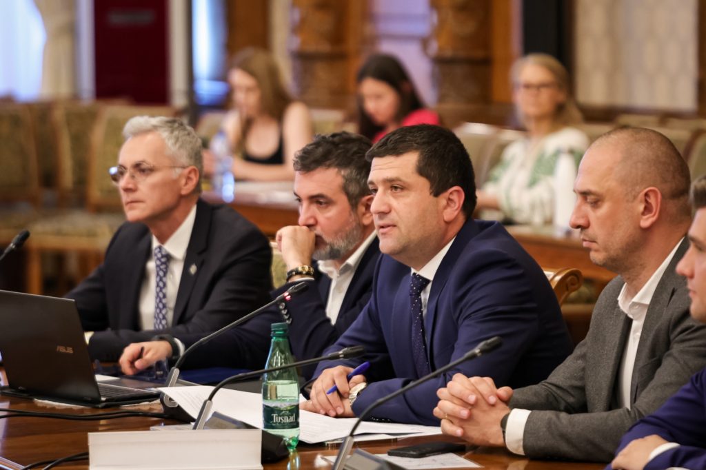 Ministrul Apărării confirmă investigații în interiorul CSA Steaua, bănuit de nereguli financiare Investigațiile privind gestiunea financiară a Clubului Sportiv al Armatei (CSA) Steaua, instituție emblematică a sportului românesc, sunt în plină derulare, după ce ministrul Apărării Naționale, Radu Miruță, a confirmat joi seara existența unor controale la club