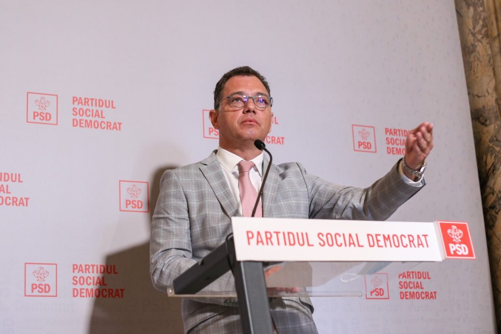 Controverse în politica românească: Radu Oprea, ținta criticilor dure ale celor din Opoziție după declarațiile despre concedieri Într-un climat politic adesea tensionat, declarațiile recente ale secretarului general al Guvernului, Radu Oprea, au aprins un nou scandal, declanșând reacții vehemente din partea opoziției și alimentând discuții aprinse despre valores și responsabilitate în discursul public