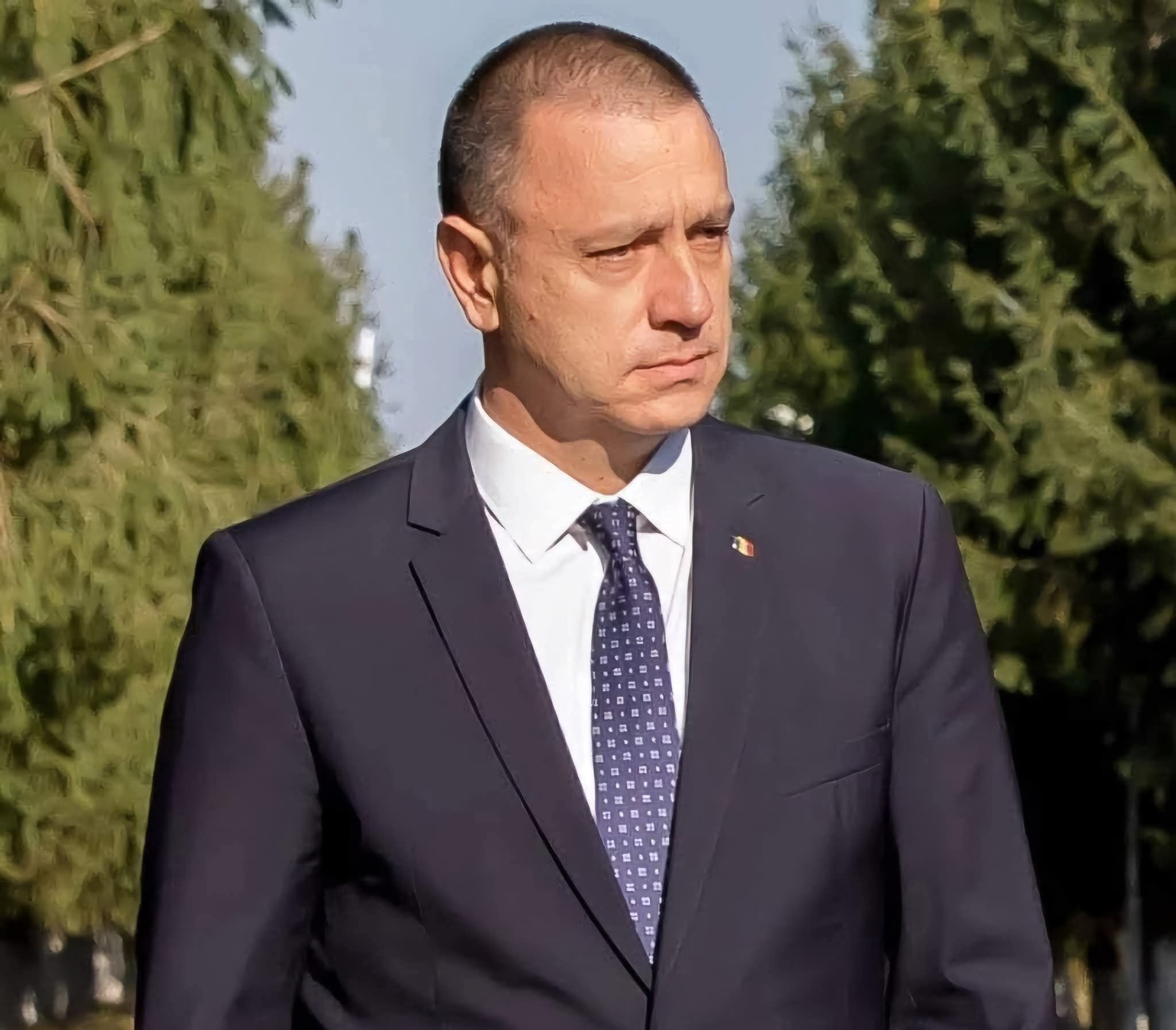 Titlul: „Premierul Ilie Bolojan acuzat de Mihai Fifor pentru recesiunea tehnică a României” Deputatul PSD Mihai Fifor îl acuză pe premierul Ilie Bolojan de recesiunea tehnică în care a intrat România, după cum confirmă datele Institutului Național de Statistică (INS) anunțate astăzi