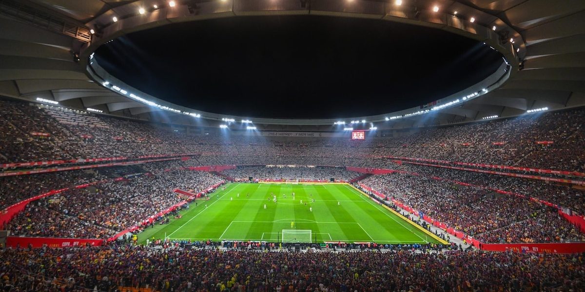 Dos aparcamientos de la Cartuja reducen sus plazas y se reabre la SE-20 ante el partido de Copa