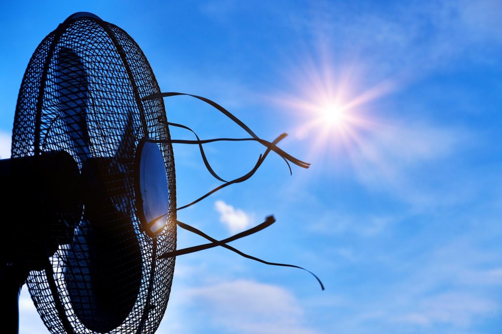 Bucureștiul vrea să devină primul oraș din România cu o rețea de adăposturi climatice, un pas necesar în fața crizei extreme de temperaturi Recent, cei doi consilieri generali USR din Capitală, Bogdan Sabo și Gabriela Dinu, au lansat un proiect ambițios menit să protejeze populația de efectele schimbărilor climatice