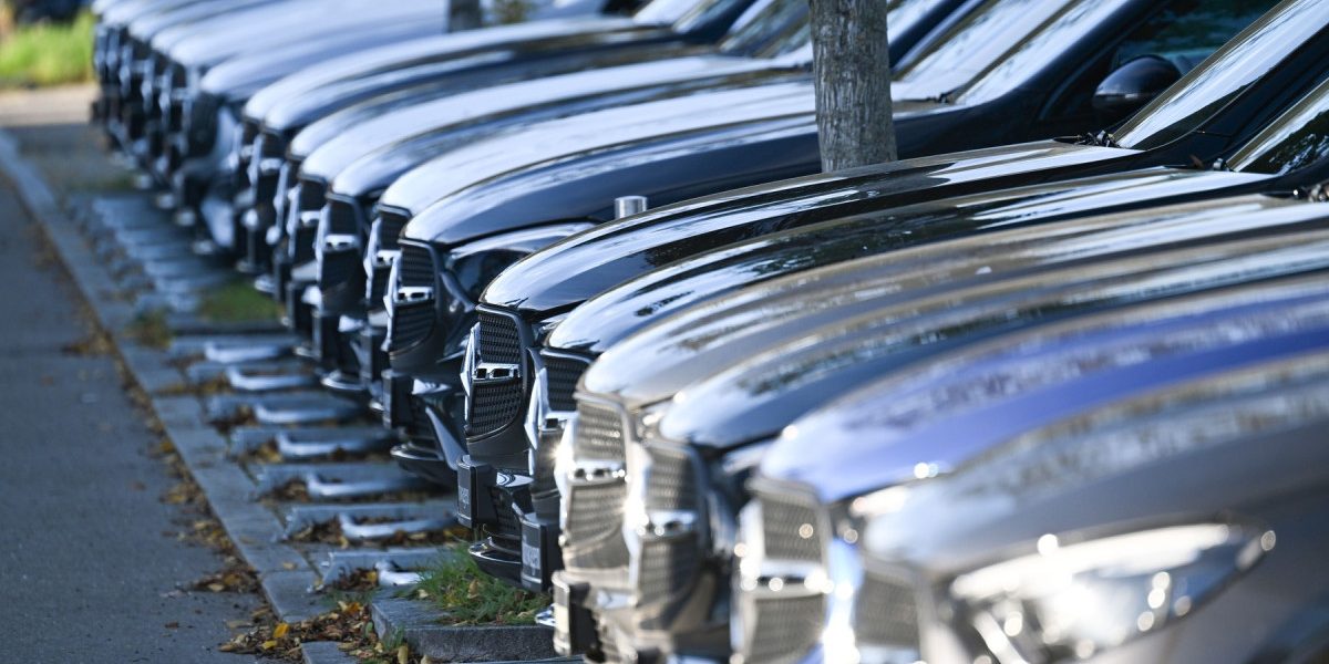 Cum ocolește Rusia sancțiunile Occidentului importând mașini din China