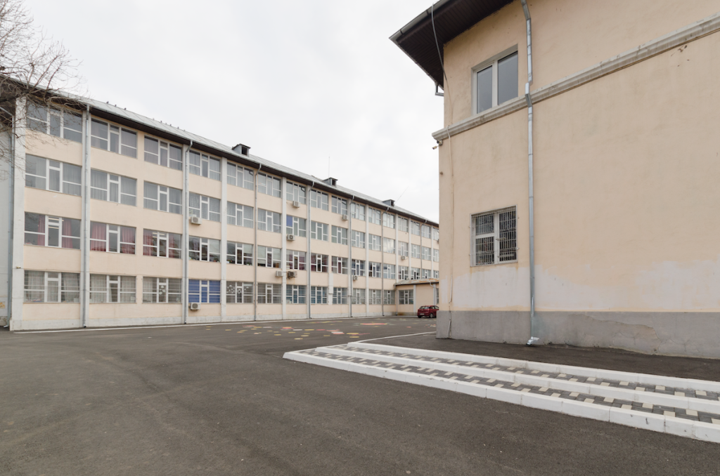 Școală din Sector 5 a blocat licitația pentru sala de sport și a încasat 1.000 lei pe an, banii nefiind virați la Primărie