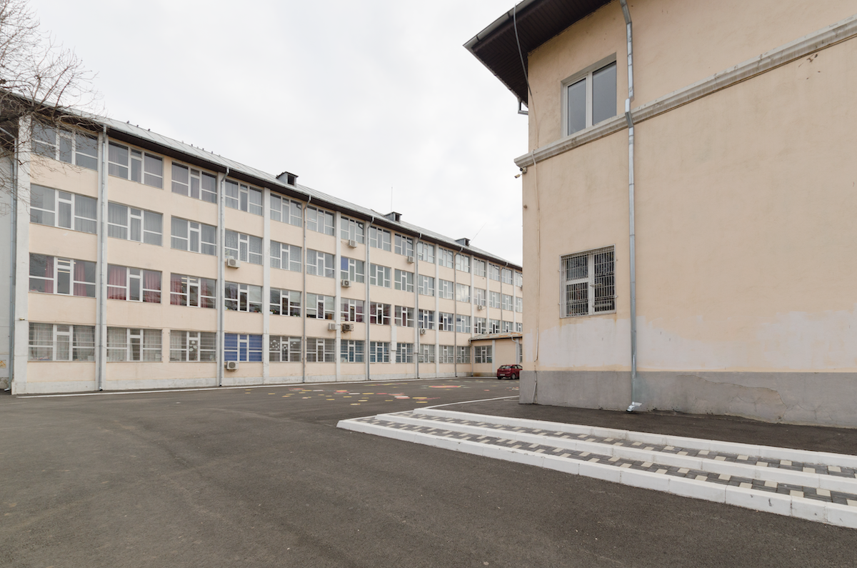 Școală din Sector 5 a blocat licitația pentru sala de sport și a încasat 1.000 lei pe an, banii nefiind virați la Primărie