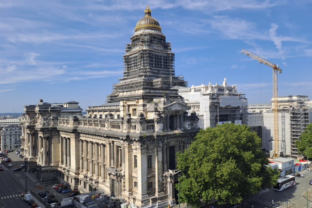 Prim-ministrul belgian, Bart De Wever, solicită o reformă urgentă a guvernanței regiunii Bruxelles-Capitală, subliniind impactul negativ pe care îl are administrarea actuală asupra imaginii Belgiei