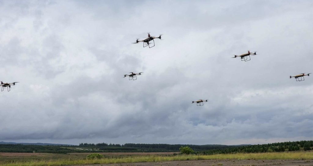 Ucraina își intensifică eforturile pentru protecția infrastructurii vitale în contextul conflictului prelungit cu Rusia, anunțând planuri de amploare pentru amplasarea de plase anti-dronă de-a lungul drumurilor strategice din zonele de front