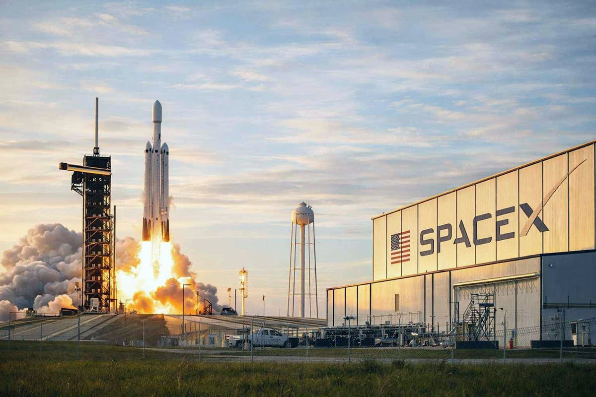 SpaceX își recalibrează rapid prioritățile, lăsând în urmă planurile de a trimite oameni pe Marte pentru a se concentra pe revenirea pe Lună