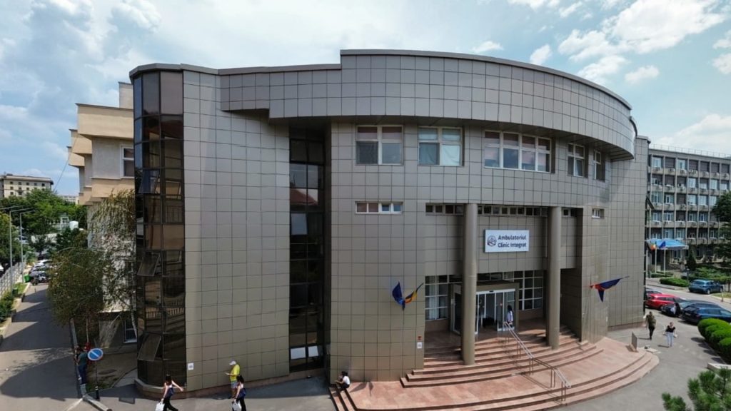 Spitalul Militar din București a achiziționat recent trei roboți laparoscopici Versius, într-o investiție ce depășește 10 milioane de euro, detaliu care ridică semne de întrebare în contextul tehnologiei medicale costisitoare și a valorii financiare implicate