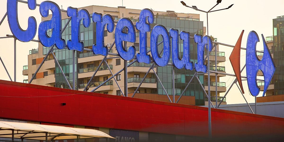 Sponsorul echipei din România cumpără lanțul Carrefour: 823 milioane de euro