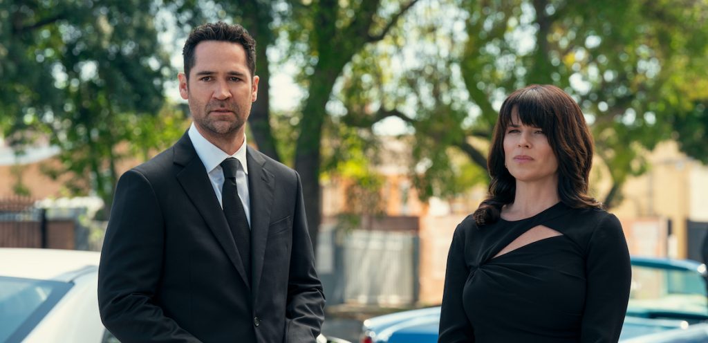 Pustiul lăsat de Ken Kern în „The Lincoln Lawyer” Sezonul al patrulea al serialului Netflix „The Lincoln Lawyer” introduce o întorsătură dramatică în povestea lui Mickey Haller, amorțit de un val de responsabilitate și doliu