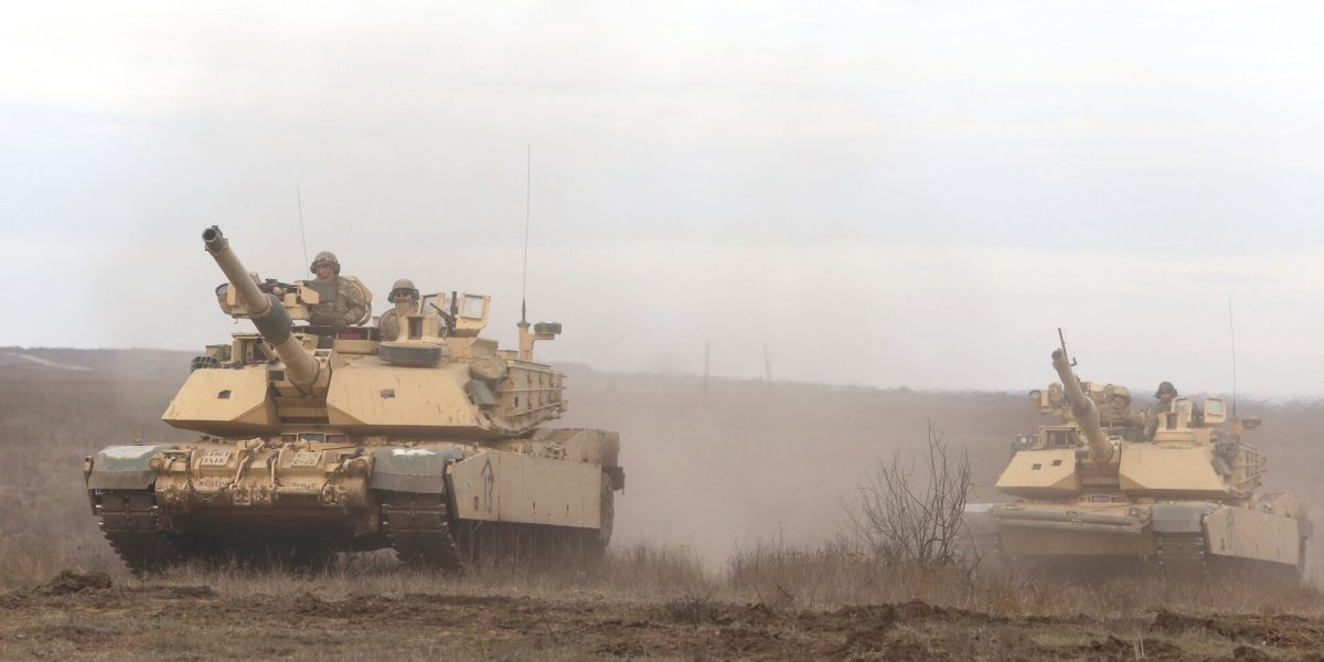 Tancuri-Abrams-la-Poligonul-Smardan-e1770293355555.jpg - JurnalUrban