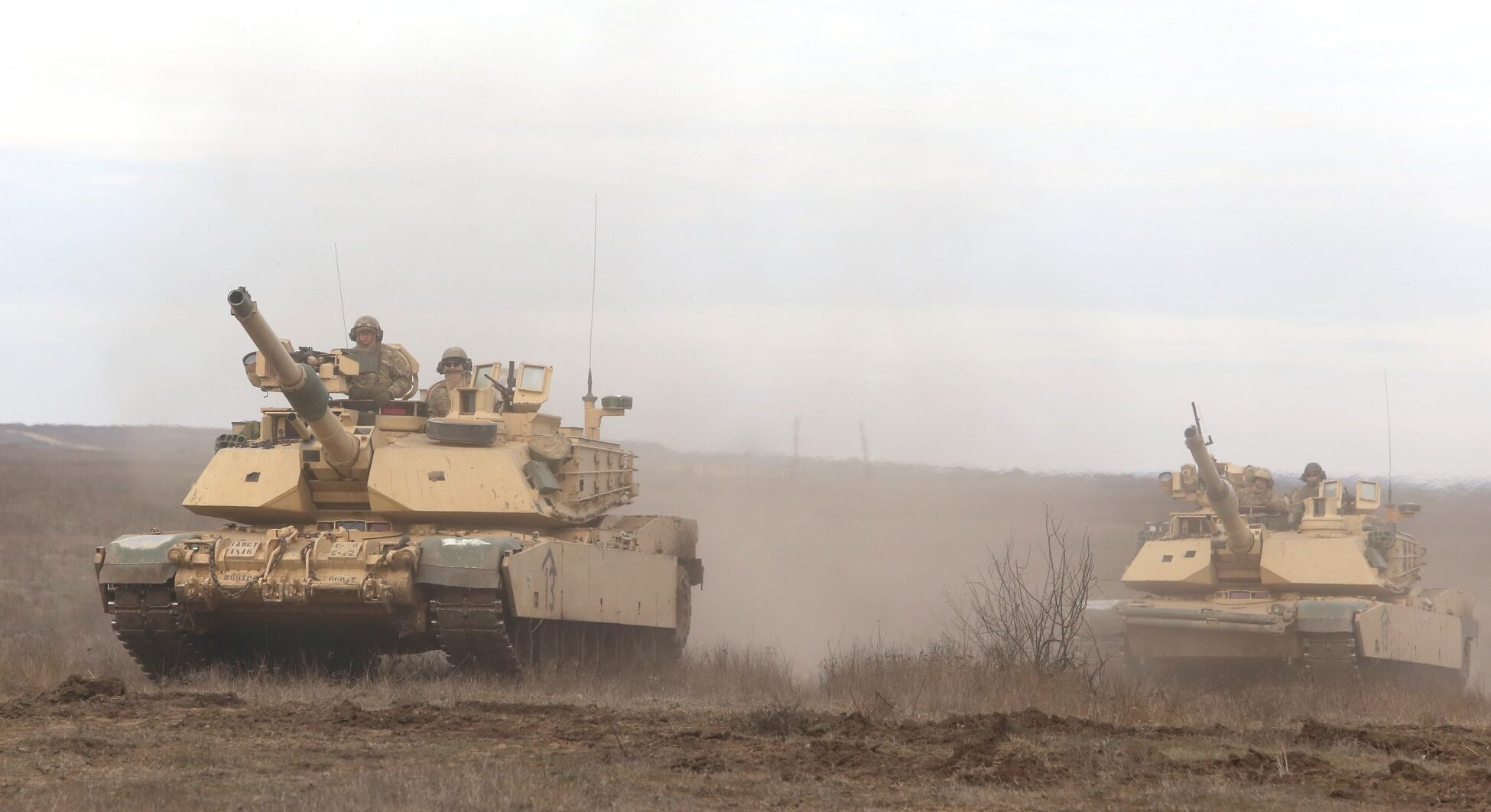 Exerciții militare la Smârdan: demonstrație de forță și reafirmare a parteneriatului strategic dintre România și SUA În ultimele zile, zona de est a țării a fost scena unui exercițiu militar de amploare, considerat unul dintre cele mai semnificative din ultimul an