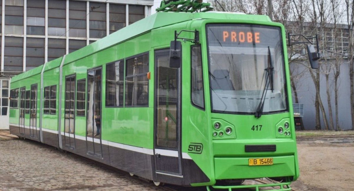 Un tramvai modernizat și echipat cu tehnologie de ultimă oră a fost scoasă recent pe linie în Capitală, în cadrul eforturilor continue ale autorităților de a îmbunătăți sistemul de transport public din București