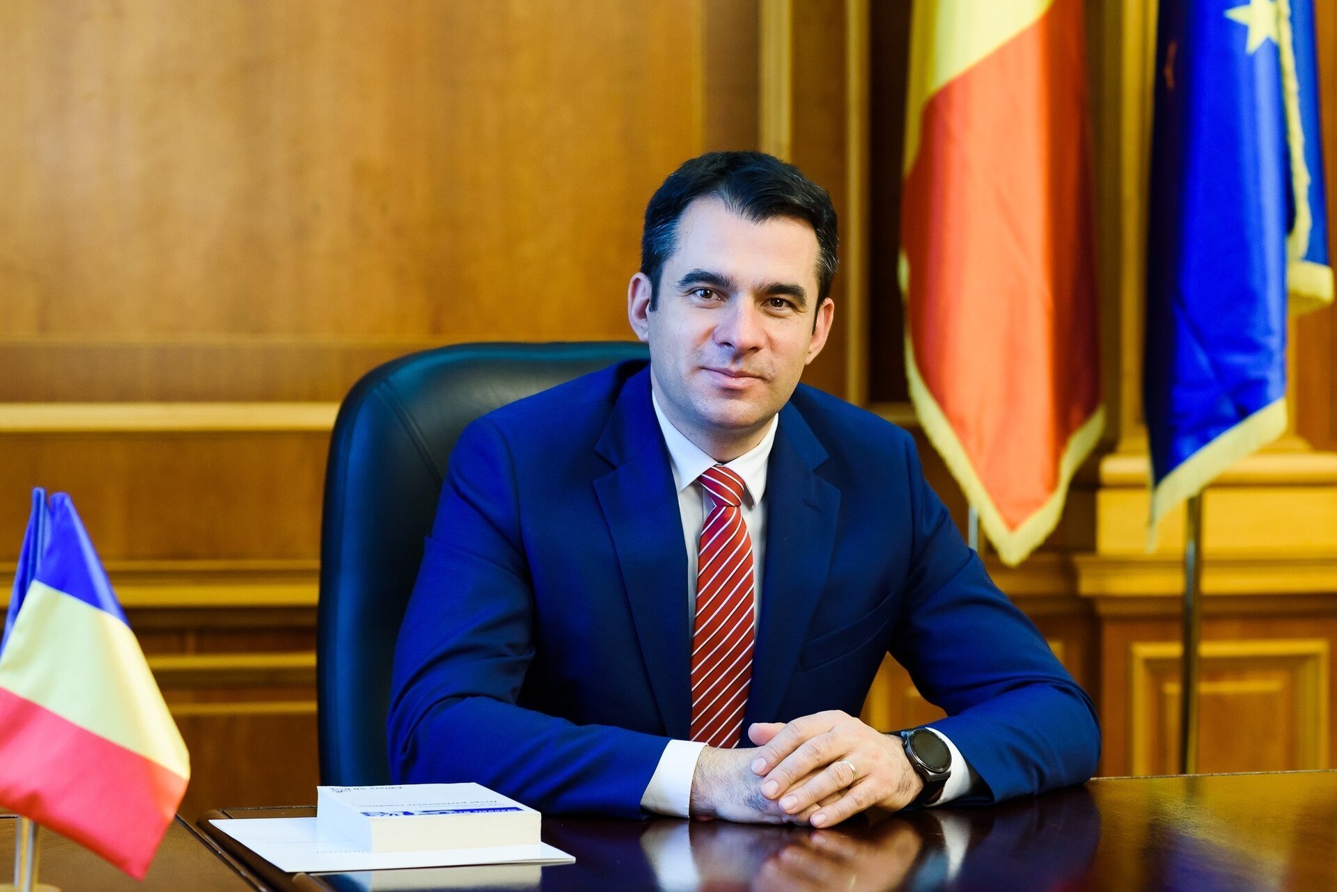 Accizațiile USR: „Abuzuri prin Parlament ilegal” Senatorul USR Ştefan Pălărie a acuzat marţi pe cordonele democratice formate de PNL, AUR şi PSD pentru a iniția o procedură care „frizează orice logică” pentru trecerea printr-o proiect de lege care ar modifica Legea Academiei Române
