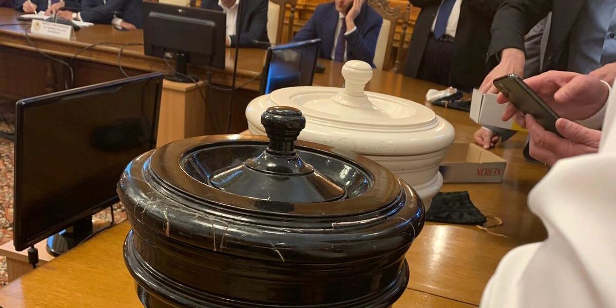 Urnele-de-vot-motiune-cenzura-sursa-g4-e1739544904666.jpeg - JurnalUrban