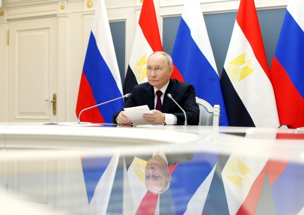 Putin lansează un pachet de măsuri îndreptate spre promovarea valorilor tradiționale și combaterea crizei demografice a Rusiei Președintele rus Vladimir Putin a anunțat recent un nou set de măsuri menite să stimuleze natalitatea și să reitereze sprijinul pentru valorile tradiționale, în condițiile unei crize demografice tot mai acute