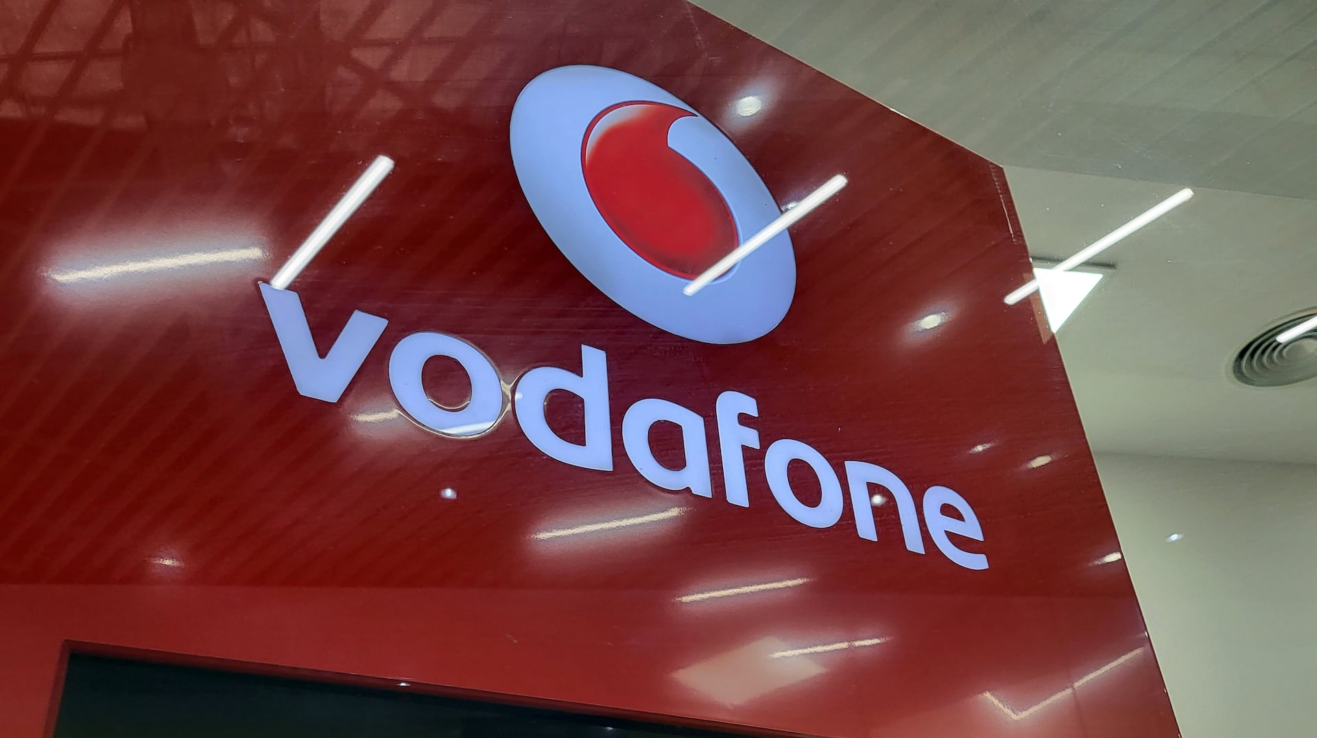 Vodafone România anunță o majorare a tarifelor pentru mai multe servicii, începând cu următoarea factură, ceea ce reprezintă o creștere de aproape 7%