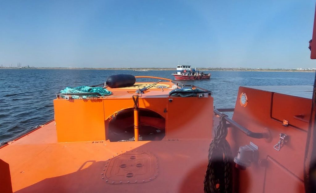Autoritățile grecești au declanșat o anchetă internă, după un incident mortal petrecut în largul insulei Chios, în care o navă de patrulare a pazei de coastă a intrat în coliziune cu o barcă rapidă folosită pentru traficul de migranți