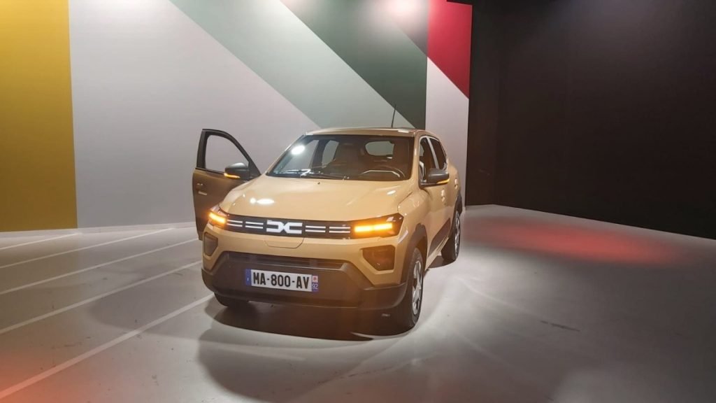 Dacia lansează un program de plecări voluntare, dar motivele nu sunt legate de dificultăți financiare Dacia, cel mai reprezentativ producător auto românesc și a doua cea mai bine vândută marcă de mașini în Europa, a anunțat recent lansarea unui program de plecări voluntare pentru angajați