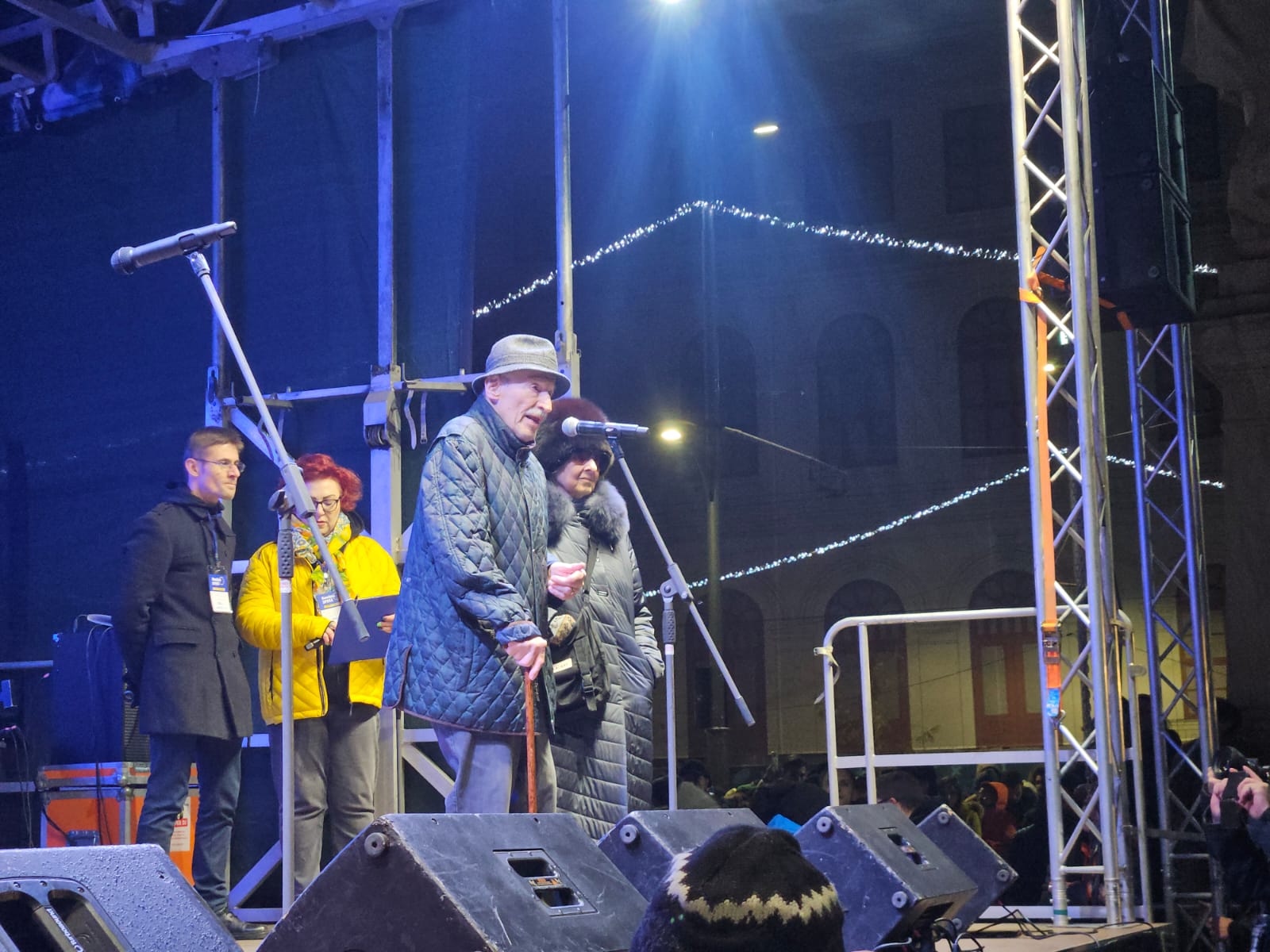 Percheziții într-un caz de amenințare cu moartea a unei personalități publice Joi, 12 februarie, poliția a intervenit în forță pentru a aduce în atenție un caz alarmant legat de violență și intimidare