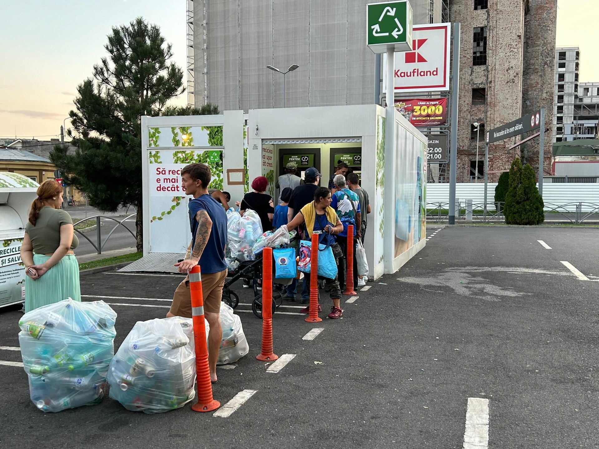 Bucureștiul și Ilfovul au încheiat anul 2025 cu rezultate remarcabile în privința reciclării ambalajelor, în special datorită Sistemului de Garanție-Returnare (SGR)