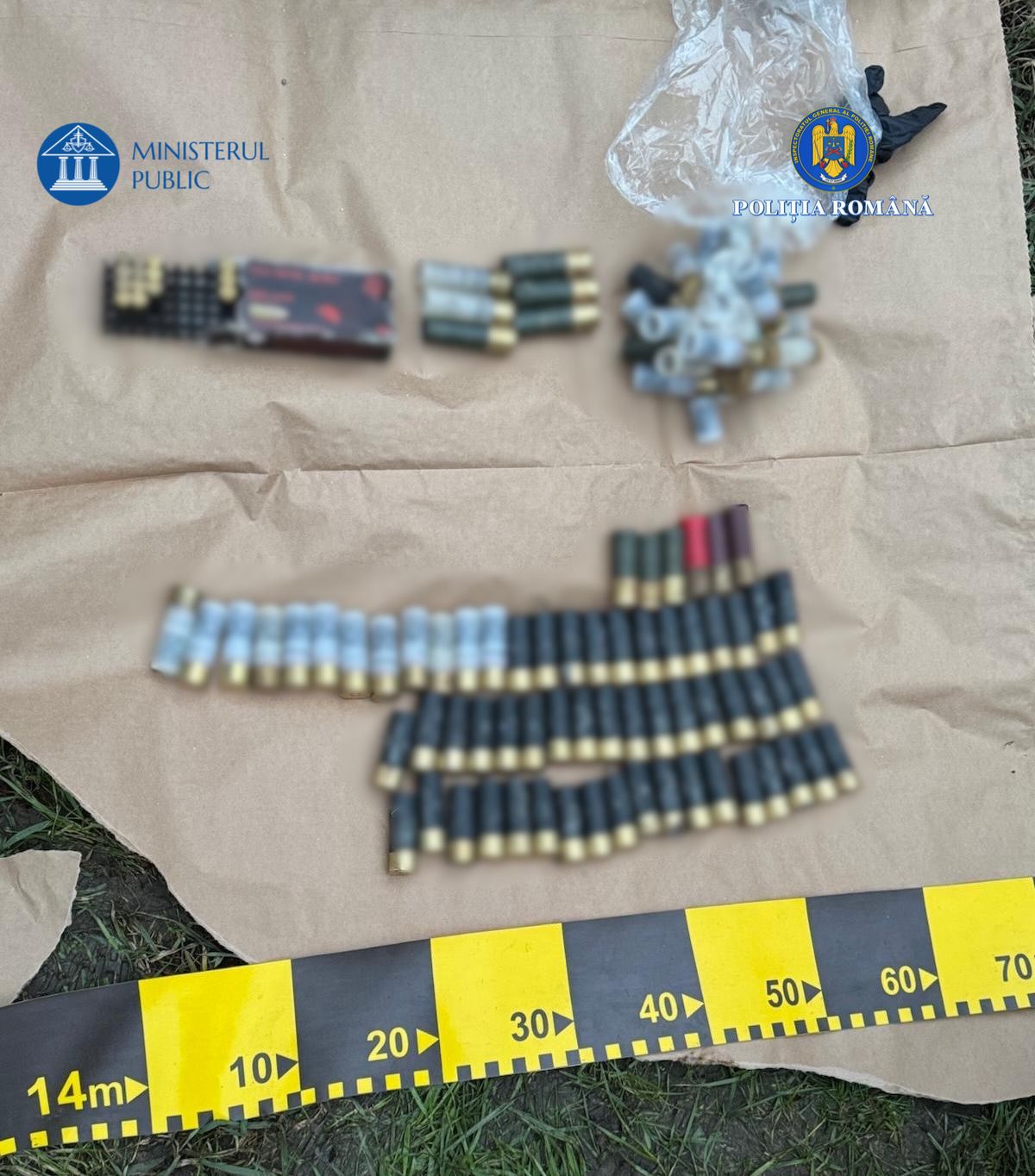 Percheziții la Dâmbovița într-un dosar de contrabandă cu arme și muniții Poliția Română a declanșat luni dimineață o operațiune importantă în județul Dâmbovița, vizând destructurarea unei rețele specializate în trafic ilegal cu arme și muniții