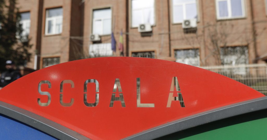 Vremea severă închide școlile din Brăila: elevii trec la cursuri online Inspectoratul pentru Situații de Urgență Brăila a decis să suspendă cursurile cu prezență fizică în șapte unități de învățământ din județ, în urma unei avertizări meteo de cod portocaliu, valabilă până pe 18 februarie