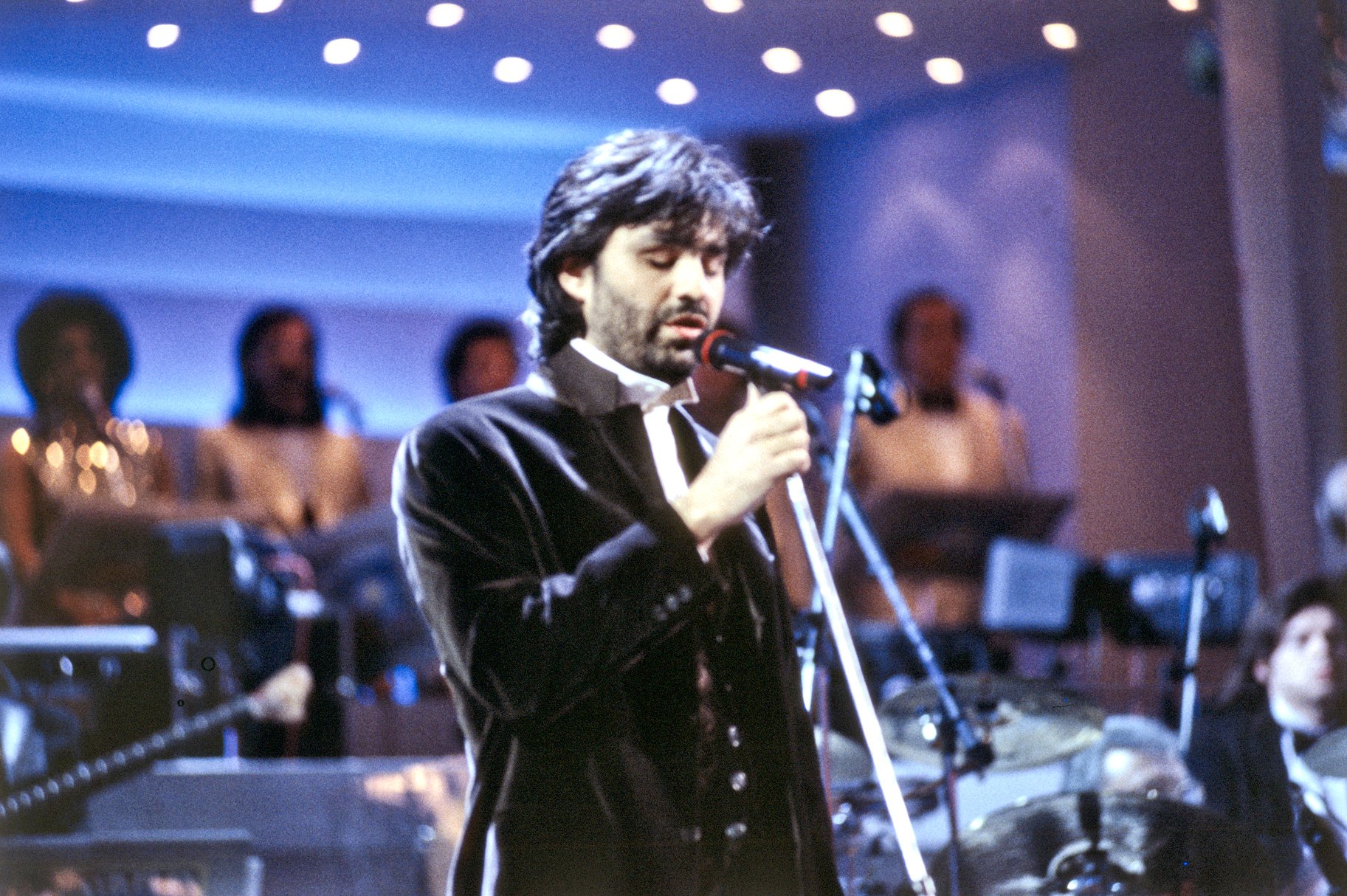 Andrea Bocelli va deschide Ceremonia de Deschidere a Olimpiadei de Iarnă din 2026 Celebrul tenor italian Andrea Bocelli a fost confirmat ca vedetă principală a Ceremoniei de Deschidere a Jocurilor Olimpice de Iarnă de la Milano-Cortina, programată pentru 6 februarie 2026