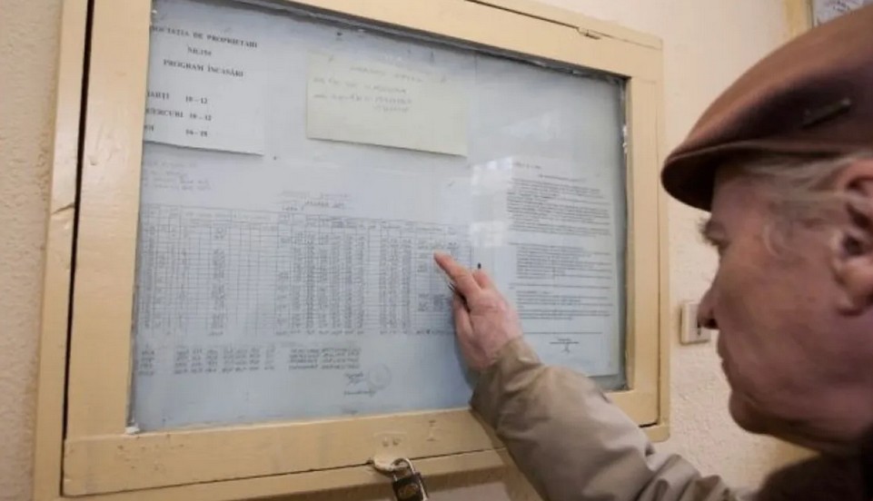 avizier-datorii-bloc.jpg - JurnalUrban