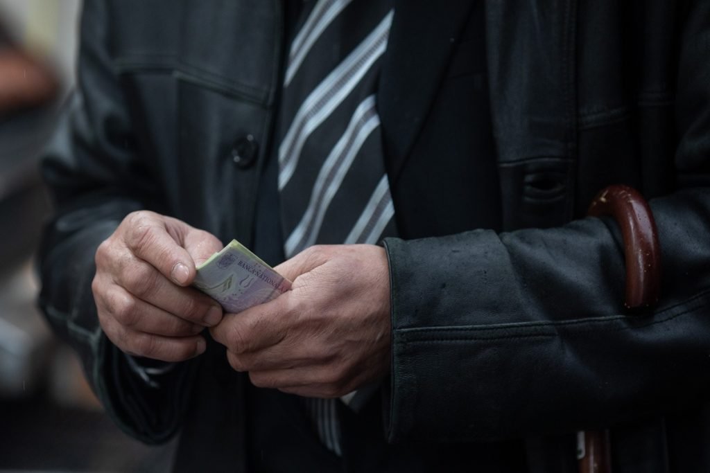 Primarul din Odorheiul Secuiesc își arată sprijinul pentru protestatarii care contestă majorarea taxelor locale Un număr semnificativ de locuitori din Odorheiul Secuiesc s-au mobilizat duminică pentru a-și exprima nemulțumirea față de creșterea impozitelor și taxelor locale, iar primarul orașului, Szakács-Paál István, le-a oferit sprijinul, fiind de acord cu revendicările cetățenilor