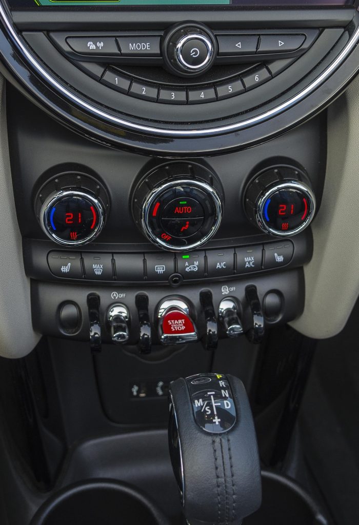 Autoritățile din Statele Unite anunță sfârșitul sistemului „Start & Stop”, o schimbare cu impact semnificativ asupra industriei auto și pe fondul discuțiilor aprinse despre standardele de mediu Decizia luată de administrația președintelui Donald Trump de a încheia oficial suportul pentru sistemul „Start & Stop” a stârnit recent valuri de controverse și discuții în rândul experților și consumatorilor
