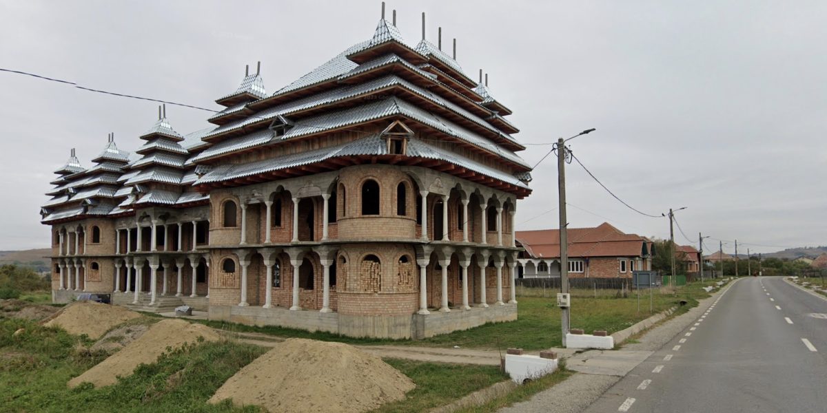 casa-cu-turnulete-din-brateiu.jpg - JurnalUrban